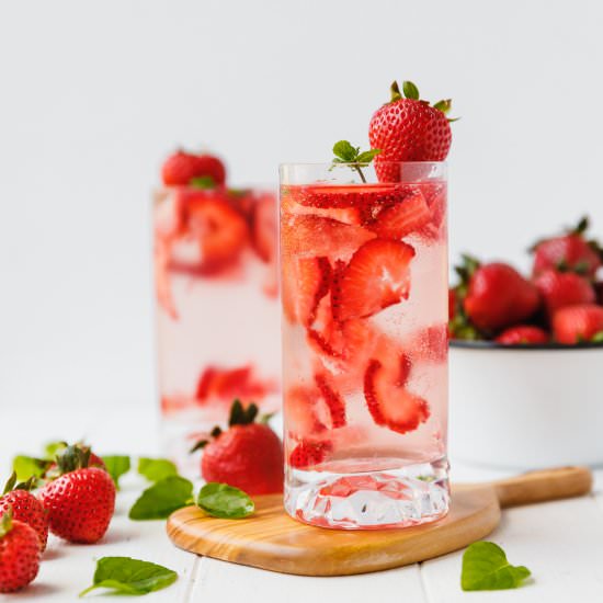 Strawberry Smash Cocktail - Recipe photo by lslfunblog