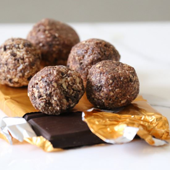 Chocolate Macadamia Energy Bites - Recipe photo by kitchencoup