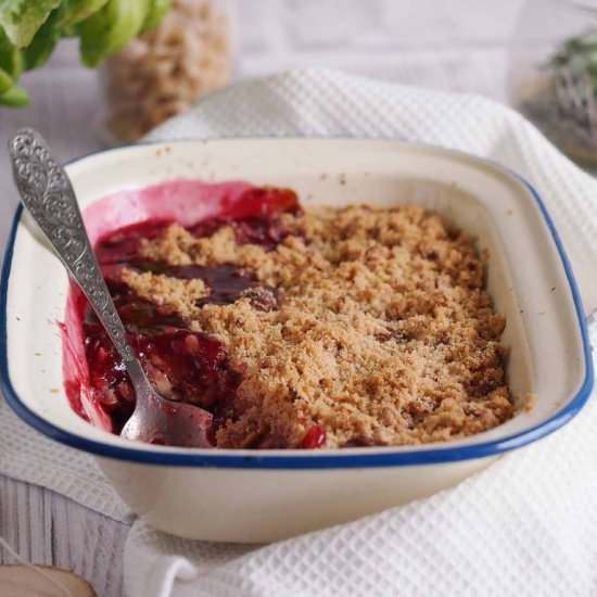 Rhubarb cherry crumble - Recipe photo by Dzi