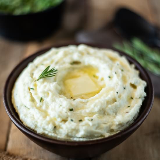 Creamy Rosemary Cauliflower Mash - Recipe photo by culinaryginger