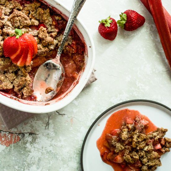 Strawberry Rhubarb Crisp - Recipe photo by thenourishedmind