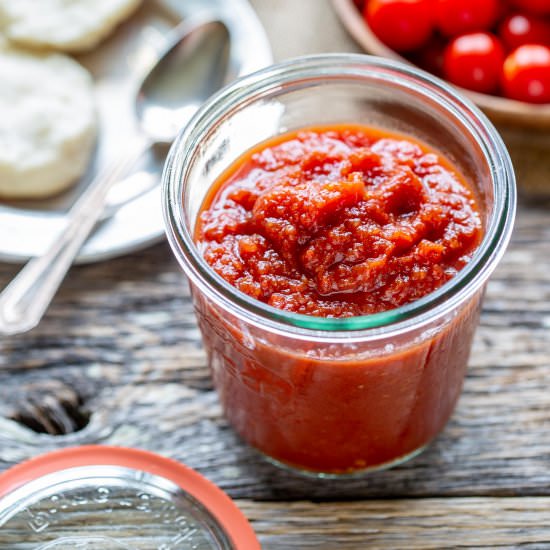 Spicy Summer Tomato Jam - Recipe photo by Savingroomfordessert