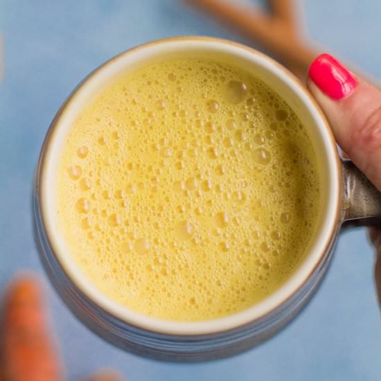 Whole30 Turmeric Ginger Latte - Recipe photo by thecleaneatingcouple