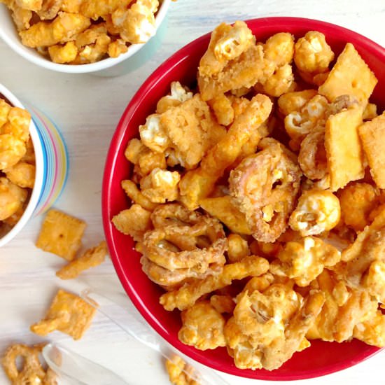 Cheesy Caramel Snack Mix - Recipe photo by Theyummymuffin