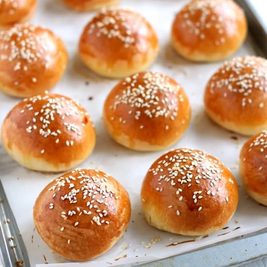 slider buns - Recipe photo by lilVienna.com