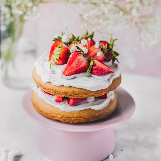 PALEO Strawberry Shortcake Cake - Recipe photo by nattwrobel