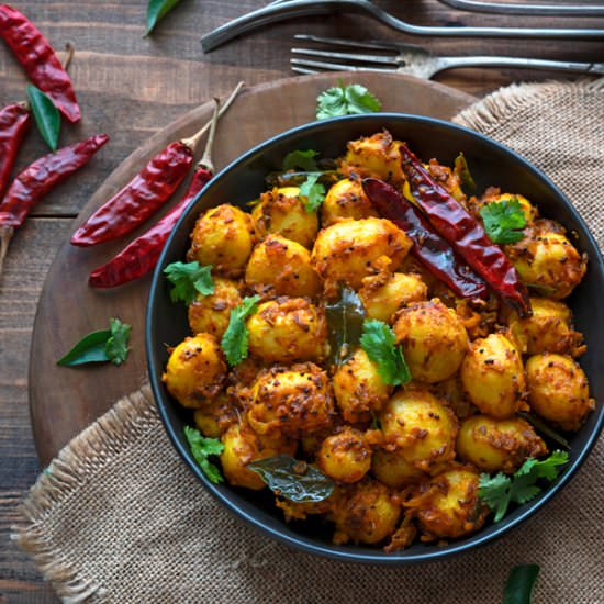 Spicy Baby Potatoes - Recipe photo by cubesnjuliennes