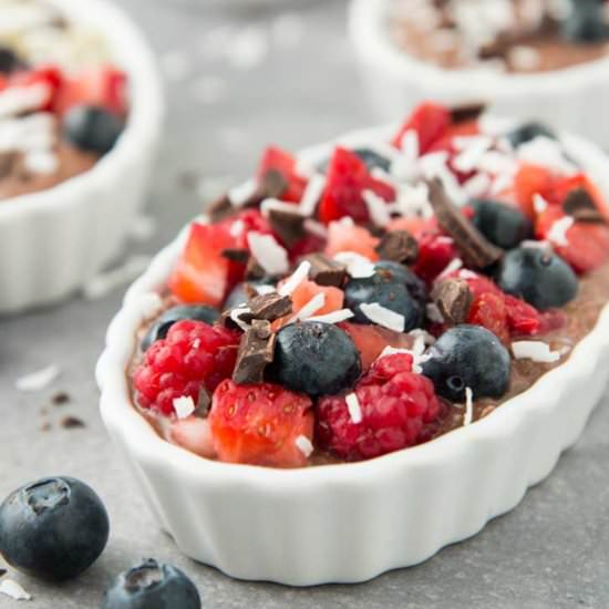 Chocolate Chia Pudding Fruit Pie - Recipe photo by Vegetarian Gastronomy
