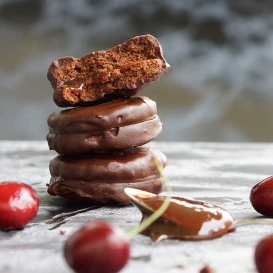 Alfajores from Uruguay - Recipe photo by jennyisbaking.com
