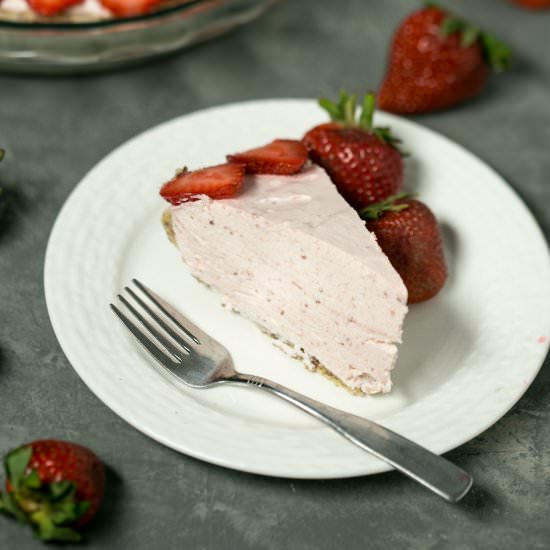 Strawberry Mousse Pie - Recipe photo by littlebitrecipes