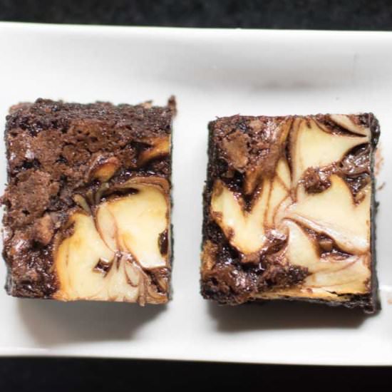 Brownie Cheesecake Bars - Recipe photo by Bakealish