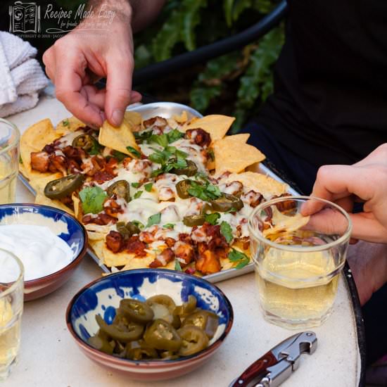 Easy chicken nachos - Recipe photo by Recipe Crumbs