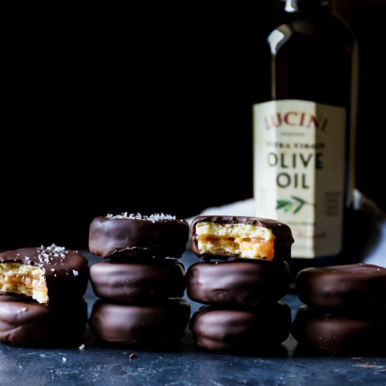 Alfajores - Recipe photo by DisplacedHousewife