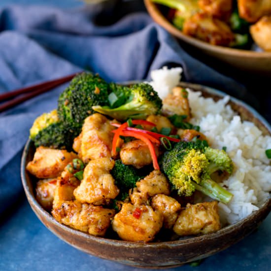 Crispy chilli chicken with broccoli - Recipe photo by KitchenSanctuary