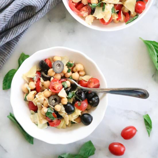 Vegan Chickpea Artichoke Salad - Recipe photo by veganblueberry