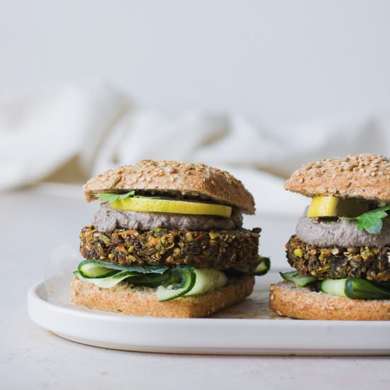 Quinoa & broadbeans Veggie Burgers - Recipe photo by Mangio Quindi Sono