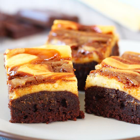 Dulce de Leche Cheesecake Brownie - Recipe photo by El Mundo Eats
