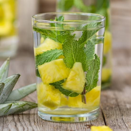 pineapple infused water - Recipe photo by Happy Foods Tube