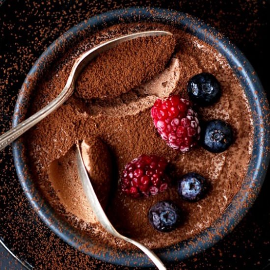 Easy mousse au chocolate - Recipe photo by lilVienna.com