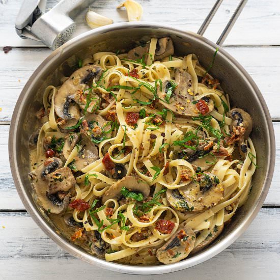 Sun Dried Tomato and Mushroom Pasta - Recipe photo by Foodtasia