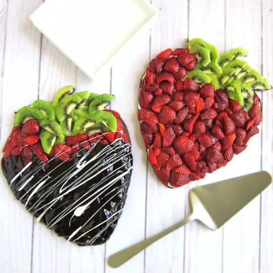 Fruit Pizza Strawberry - Recipe photo by Hungry Happenings