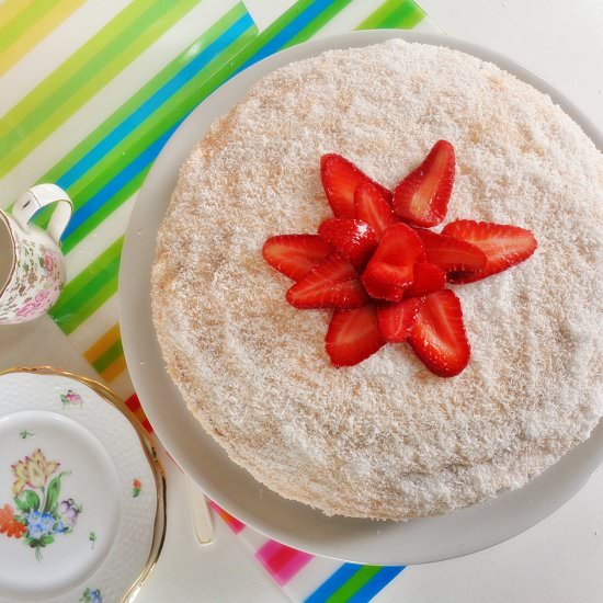 Strawberry-coconut Cake - Recipe photo by cookandfeed