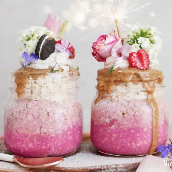 Ombré overnight oats - Recipe photo by The Little Blog of Vegan