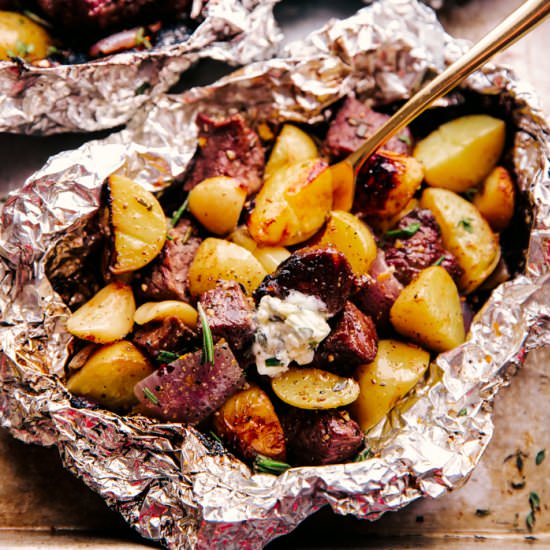 GARLIC BUTTER STEAK AND POTATO FOIL - Recipe photo by The Food Cafe