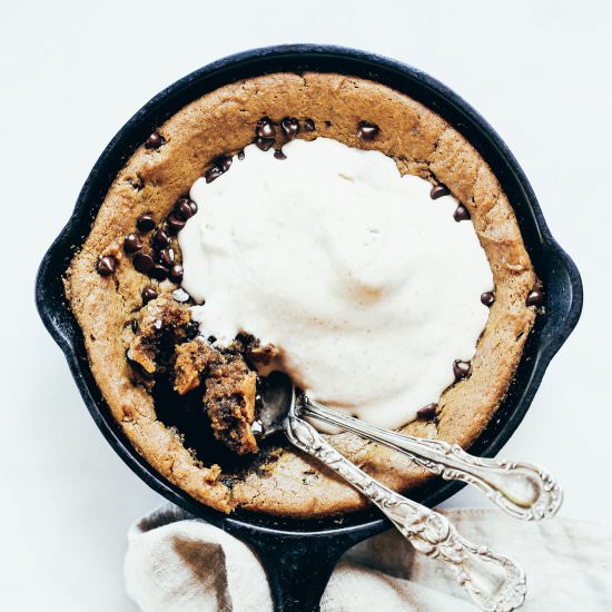 paleo gluten free cookie skillet - Recipe photo by Paleoglutenfree.com