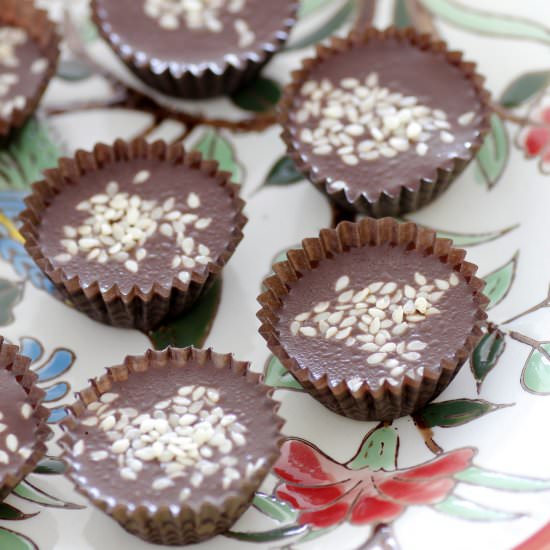 Tahini Chocolate Fudge - Recipe photo by lilcookieblog