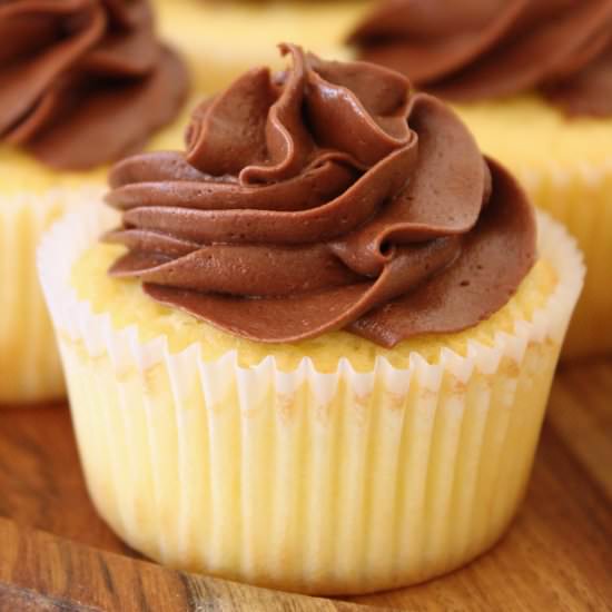 Yellow Cupcakes Chocolate Frosting - Recipe photo by sisterskneadsweets