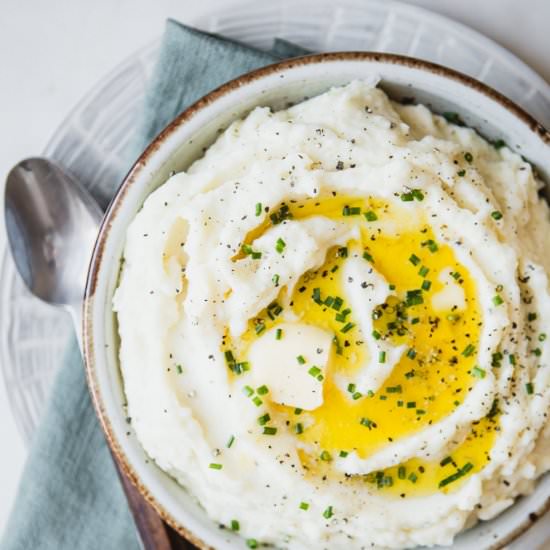 Garlic Roasted Mashed Potatoes - Recipe photo by themodernproper