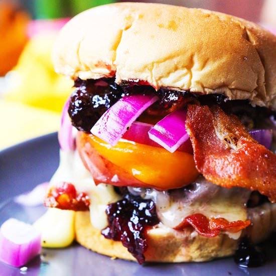 Burgers w/ Peaches, Brie & Jam - Recipe photo by pipandebby