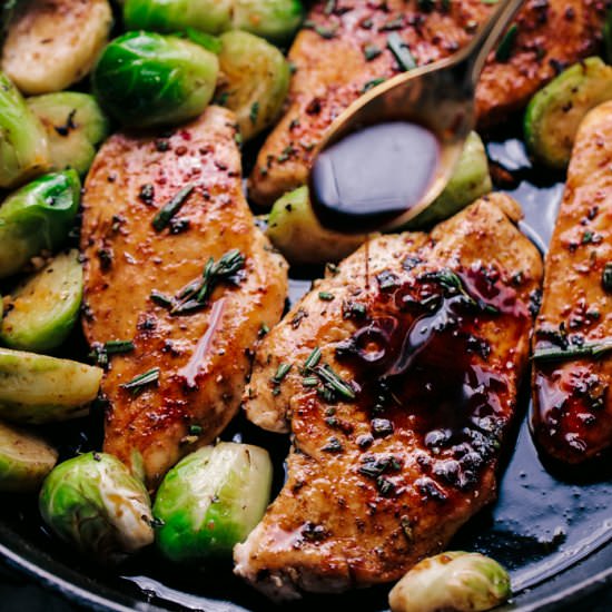 HONEY BALSAMIC CHICKEN - Recipe photo by The Food Cafe