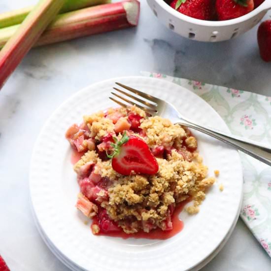 Strawberry Rhubarb Crisp - Recipe photo by veganblueberry