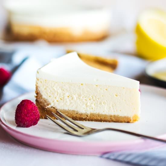 THE PERFECT LEMON CHEESECAKE - Recipe photo by anasbakingchronicles