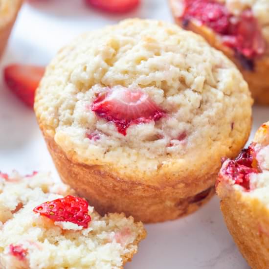 Easy Strawberry Muffins - Recipe photo by galonamission