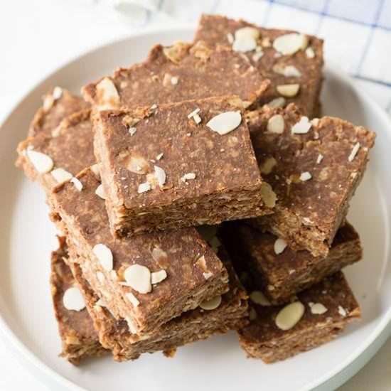 No Bake Chocolate Oat Bars - Recipe photo by theworktop