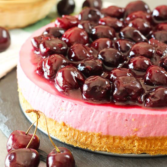 No Bake Cherry Cheesecake - Recipe photo by El Mundo Eats