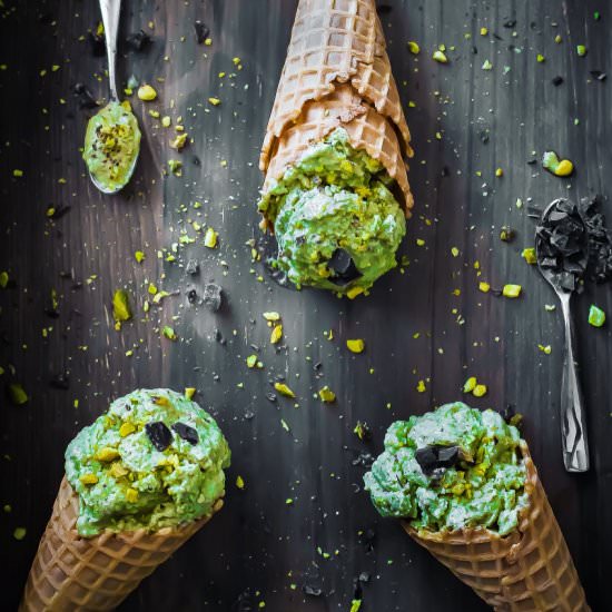 pistachio chocolate chunk ice cream - Recipe photo by My Digital Kitchen