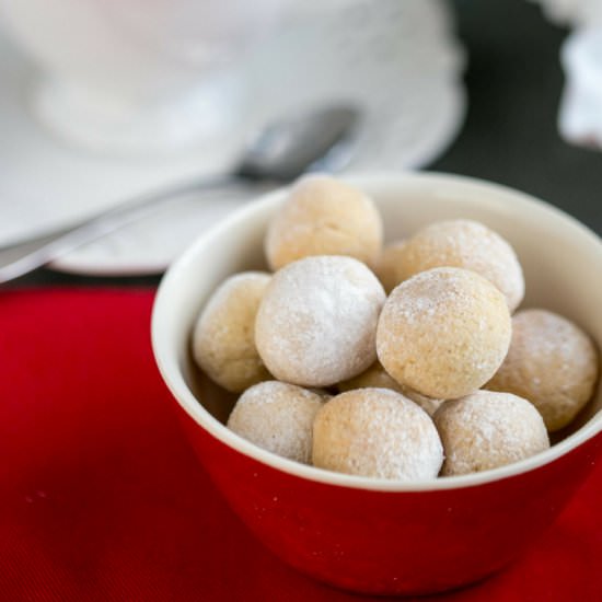 Italian Almond Macaroons (gluten free) - Recipe photo by littlebitrecipes