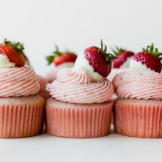 White Chocolate Strawberry Cupcakes - Recipe photo by sallysbakingaddiction