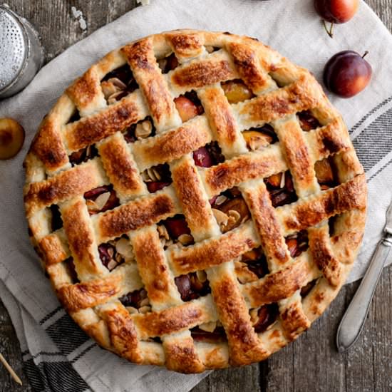 Plum pie with almonds - Recipe photo by AnnaBanana