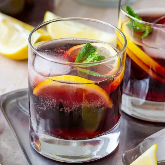 spanish calimocho - Recipe photo by Happy Foods Tube