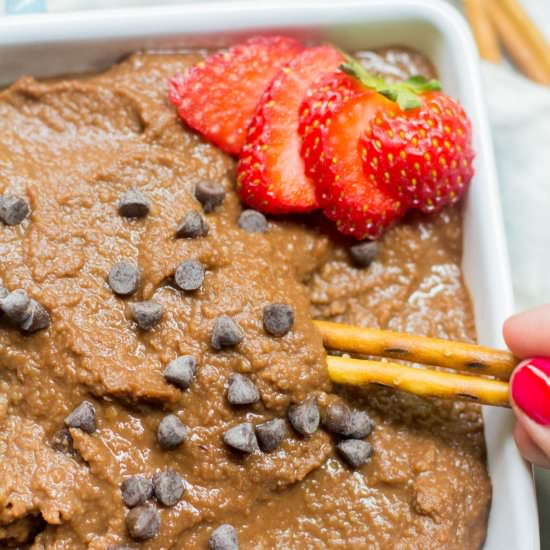 Healthy Chocolate Hummus - Recipe photo by thecleaneatingcouple