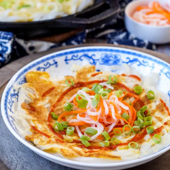 Phở Chiên Trứng (Pho Omelet) - Recipe photo by TaraMar