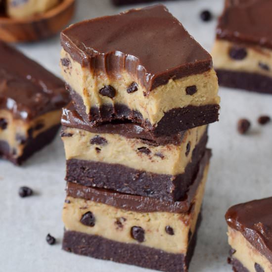 No-bake cookie dough bars - Recipe photo by elavegan