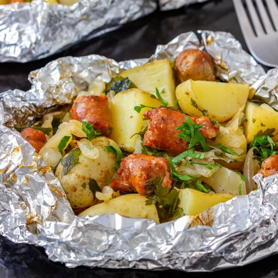 cabbage and sausage foil packets - Recipe photo by Happy Foods Tube
