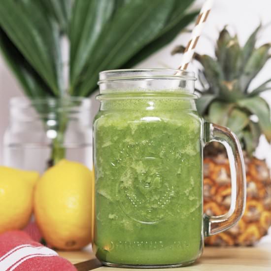 Power Cleanser Smoothie - Recipe photo by Kasie Chelanne
