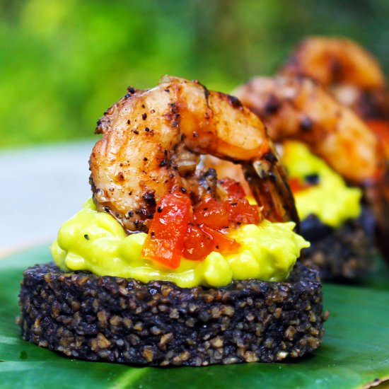 Shrimp & black mushroom polenta - Recipe photo by tchakayiti